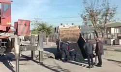 Dilovası’nda Okul Bahçesinde Şok: Kamyon Çukura Gömüldü