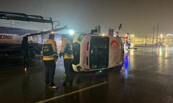 İzmit'te Ambulans Devrildi