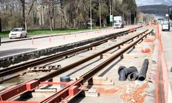 Büyükşehir, Kartepe tramvayında ilk rayı yerleştirdi;