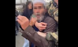 Duraktaki Kadının Poposunu Elledi!