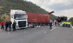 Yolcu Otobüsü TIR’a Çarptı, 7 Ölü
