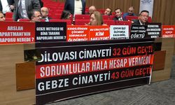 Büyükşehir meclisinde pankartlı eylem sürüyor