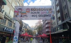 İzmit Köseoğlu Sokak’ta Şenlik Gibi Yılbaşı Pazarı