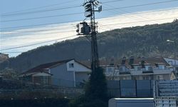 Solaklar yolunda elektrik direği yandı