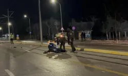 Otomobil Tramvaydan İnenleri Çiğnedi! 3 Ölü