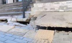 Depremzedeler İçin Yapılan TOKİ Konutlarında Çökme