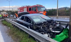 TEM'de Otomobil Bariyerleri Parçaladı: 1 Yaralı