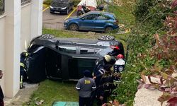 Derince'de Araç İstinat Duvarından Düştü! Yaralılar Var