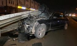 Kocaeli'de Bariyer Otomobili Ortadan Biçti