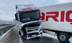 Kartepe’de Yağışlı Havada Kaza: Tır Köprü Üstünde Makasladı