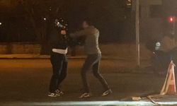 Kask Takan Motorcuyu Yumrukladı