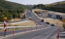 İzmit–Kandıra Yolunda Heyelan Alarmı: Bağlantı Yolu Trafiğe Kapatıldı