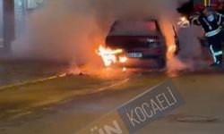 Gölcük’te Araç Alev Alev Yandı!
