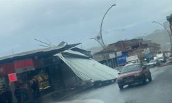 Dilovası’nda fırtına ve sağanak caddeleri birbirine kattı