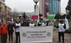 “Geçinemiyoruz” Diyen Emeklilerden Oturma Eylemi