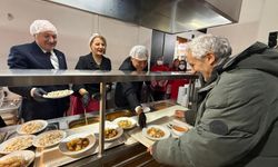 Başkan Zeybek ve Hürriyet Sosyal Belediyecilik Sofrasında