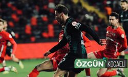 İlk yarıya gol değil düdük sesi hakim!