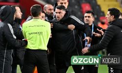Kocaelispor Maçında Saha Kenarı Karıştı