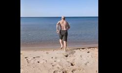 Havayı Fırsat Bilen Denize Girdi