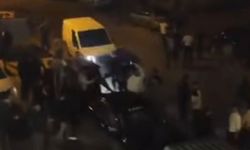 Meydan Savaşına Otomobiliyle Daldı: 9 Yaralı
