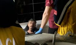 Tuvalette Hareketsiz Bulundu, Uyuduğu Anlaşıldı