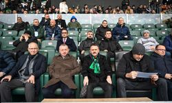 Kocaelispor–Beşiktaş Maçında Protokol Yoğunluğu