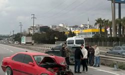 Çayırova’da Feci Çarpışma: İki Araç Hurdaya Döndü