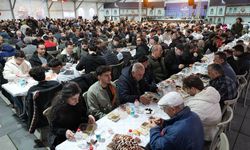 İzmit Kent Meydanı’nda Ramazan Çadırı İlk İftarını Verdi