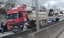 D-100’de Tır ile Otomobil Çarpıştı