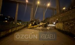 İş Makinesi Yolun Ortasında Devrildi!