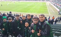 Sokaktaki Gol Sevinci Tribüne Taşındı: O Çocuklar Maçta Yerini Aldı