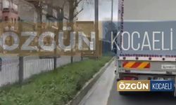 Gölcük’te Kontrolden Çıkan Araç Orta Refüje Çıktı