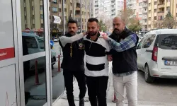Babasını Boğup Cesediyle Kaldı