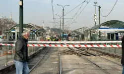 Raydan Çıkan Tramvaylar Çarpıştı