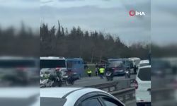 TEM'de Tutuklu Taşıyan 4 Araç Birbirine Girdi