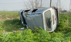 Kartepe’de Takla Atan Araç Tarlaya Uçtu