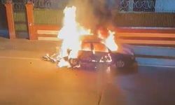 Kocaeli'de Park Halindeki Otomobil Küle Döndü