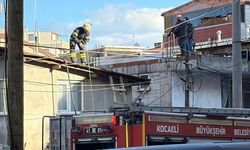 Kocaeli’de Korkutan Yangın: Çatı Alevlere Teslim Oldu