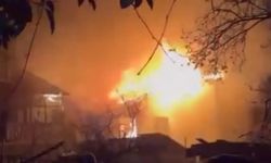 Derince'de Bina Alevlere Teslim Oldu