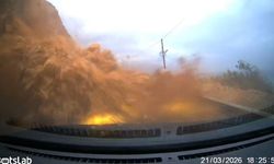 Dağdan Kopan Kayalar Aracı Ezdi: O Anlar Araç Kamerasında