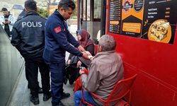 Üst Geçitte Düşen Yaşlı Çifte Zabıta Eli