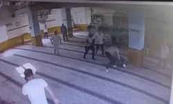 Camide Namaz Kılarken Komşusunu Öldürdü