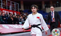 Kocaelili Tuğçe Beder Tiflis'te Bayrağımızı Göndere Çekti