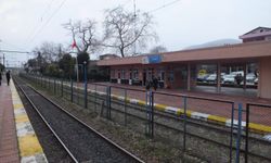 Hereke’de raylara atlayan kişi yaşamını yitirdi