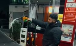 Aracını benzinle yıkayan genç tepki gördü