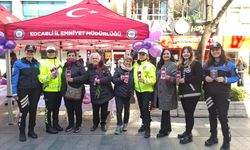 CHP’li kadınlardan KADES bilgilendirmesi yapan polislere teşekkür