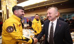 Başkan Büyükakın Afet Gönüllüleriyle İftarda Buluştu