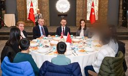 Vali Aktaş ve Büyükakın çocuklarla aynı sofrada