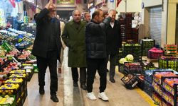 Kamil Akın’dan sahurda esnaf ziyareti