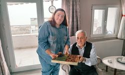 MHP Körfez'de yaşlıların kapısını çaldı